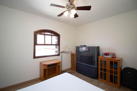 Casa à venda com 306m², 4 quartos e 5 vagasSuíte 2