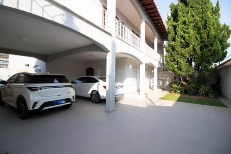 Casa à venda com 306m², 4 quartos e 5 vagasGaragem