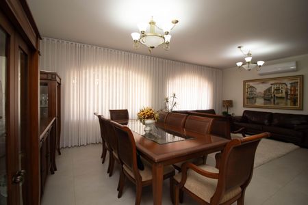 Casa à venda com 306m², 4 quartos e 5 vagasSala de Jantar