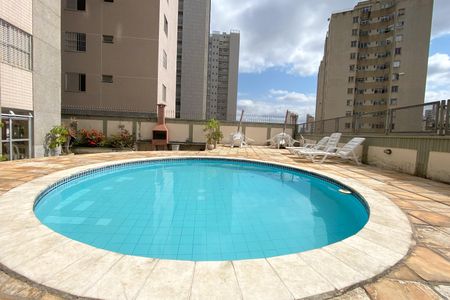 Apartamento para alugar com 75m², 2 quartos e 2 vagasÁrea comum - Piscina