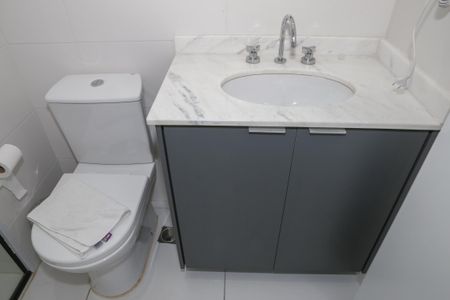 Banheiro de kitnet/studio para alugar com 1 quarto, 21m² em Pompeia, São Paulo