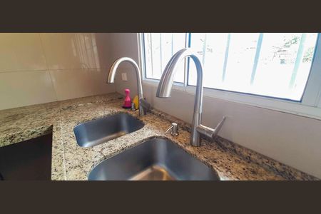Casa à venda com 180m², 4 quartos e 2 vagas Casa à venda com 180m², 4 quartos e 2 vagasCozinha