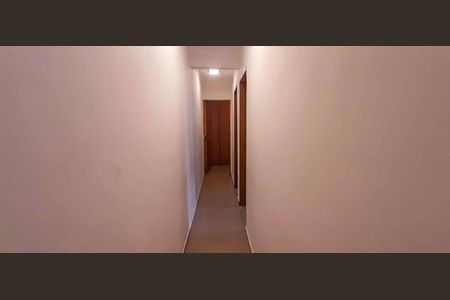 Casa à venda com 180m², 4 quartos e 2 vagas Casa à venda com 180m², 4 quartos e 2 vagasCorredor