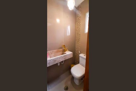 Casa à venda com 180m², 4 quartos e 2 vagas Casa à venda com 180m², 4 quartos e 2 vagasBanheiro de Serviço