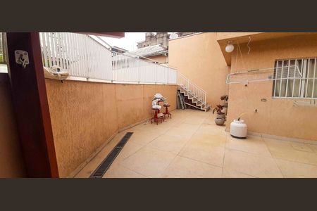 Casa à venda com 180m², 4 quartos e 2 vagas Casa à venda com 180m², 4 quartos e 2 vagasEspaço Gourmet