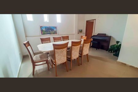 Casa à venda com 180m², 4 quartos e 2 vagas Casa à venda com 180m², 4 quartos e 2 vagasCopa