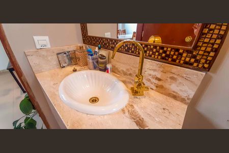 Casa à venda com 180m², 4 quartos e 2 vagas Casa à venda com 180m², 4 quartos e 2 vagasBanheiro Social