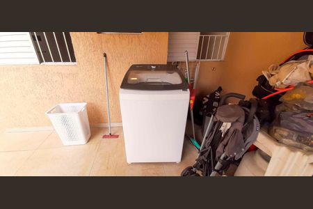 Casa à venda com 180m², 4 quartos e 2 vagas Casa à venda com 180m², 4 quartos e 2 vagasÁrea de Serviço