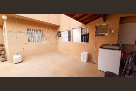 Casa à venda com 180m², 4 quartos e 2 vagas Casa à venda com 180m², 4 quartos e 2 vagasÁrea de Serviço