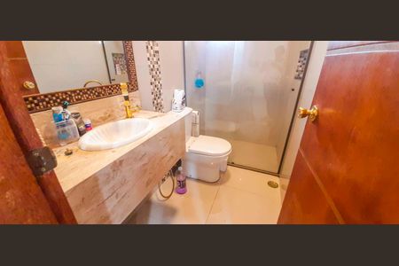 Casa à venda com 180m², 4 quartos e 2 vagas Casa à venda com 180m², 4 quartos e 2 vagasBanheiro Social