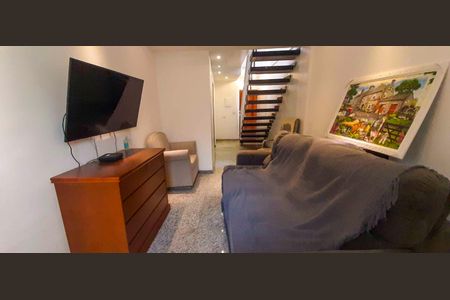 Casa à venda com 180m², 4 quartos e 2 vagas Casa à venda com 180m², 4 quartos e 2 vagasSala de Estar