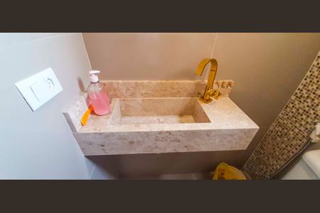 Casa à venda com 180m², 4 quartos e 2 vagas Casa à venda com 180m², 4 quartos e 2 vagasBanheiro de Serviço