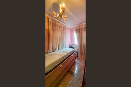 Casa à venda com 180m², 4 quartos e 2 vagas Casa à venda com 180m², 4 quartos e 2 vagasQuarto