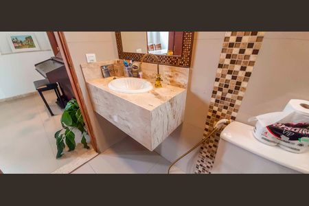 Casa à venda com 180m², 4 quartos e 2 vagas Casa à venda com 180m², 4 quartos e 2 vagasBanheiro Social