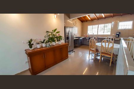 Casa à venda com 180m², 4 quartos e 2 vagas Casa à venda com 180m², 4 quartos e 2 vagasCozinha