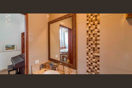 Casa à venda com 180m², 4 quartos e 2 vagas Casa à venda com 180m², 4 quartos e 2 vagasBanheiro Social