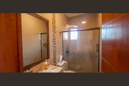 Casa à venda com 180m², 4 quartos e 2 vagas Casa à venda com 180m², 4 quartos e 2 vagasBanheiro Social