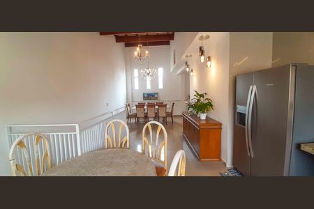 Casa à venda com 180m², 4 quartos e 2 vagas Casa à venda com 180m², 4 quartos e 2 vagasCozinha