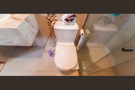 Casa à venda com 180m², 4 quartos e 2 vagas Casa à venda com 180m², 4 quartos e 2 vagasBanheiro Social