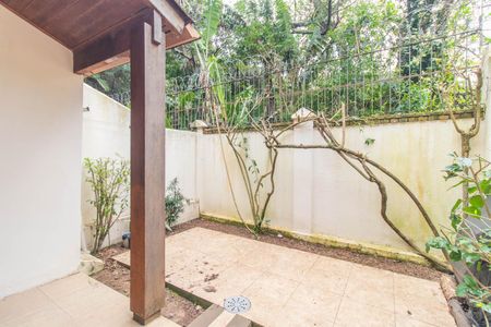 Casa de condomínio à venda com 99m², 2 quartos e 1 vagaQuintal
