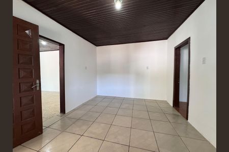Casa à venda com 77m², 1 quarto e 2 vagasSala