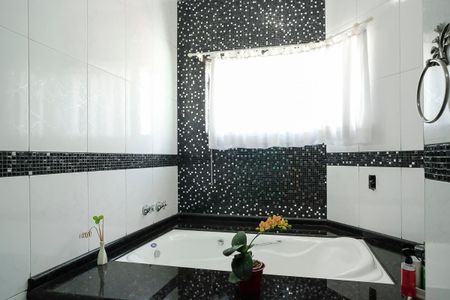 Casa à venda com 197m², 3 quartos e 4 vagasBanheiro da suíte