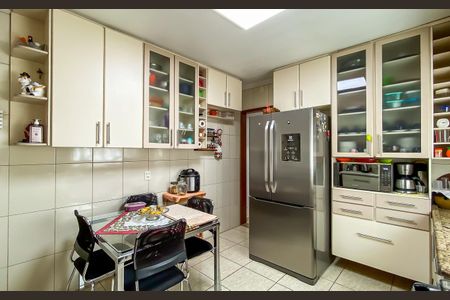 Casa à venda com 165m², 3 quartos e 2 vagasCozinha