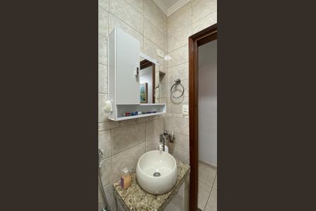 Casa à venda com 165m², 3 quartos e 2 vagasBanheiro