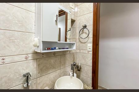 Casa à venda com 165m², 3 quartos e 2 vagasBanheiro