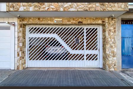 Casa à venda com 165m², 3 quartos e 2 vagasFachada