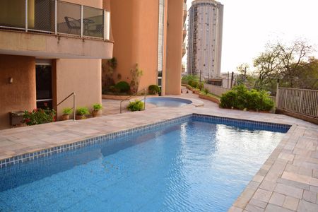 Apartamento para alugar com 360m², 5 quartos e 2 vagasÁrea comum - Piscina