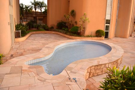 Apartamento para alugar com 360m², 5 quartos e 2 vagasÁrea comum - Piscina