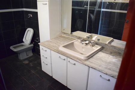 Apartamento para alugar com 360m², 5 quartos e 2 vagasBanheiro da Suíte 4