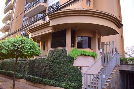 Apartamento para alugar com 360m², 5 quartos e 2 vagasFachada e portaria