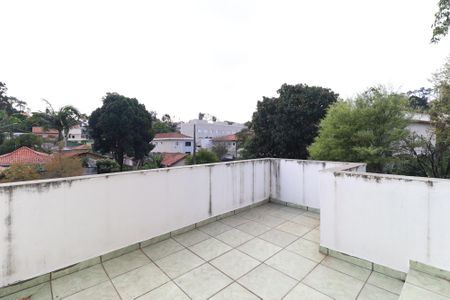 Casa para alugar com 225m², 4 quartos e 6 vagas Casa para alugar com 225m², 4 quartos e 6 vagasÁrea Externa