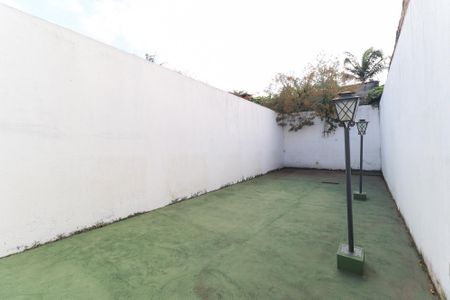 Casa para alugar com 225m², 4 quartos e 6 vagas Casa para alugar com 225m², 4 quartos e 6 vagasÁrea Externa