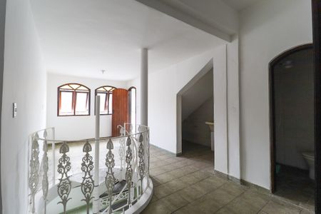 Casa para alugar com 225m², 4 quartos e 6 vagas Casa para alugar com 225m², 4 quartos e 6 vagasHall