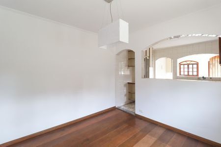 Casa para alugar com 225m², 4 quartos e 6 vagas Casa para alugar com 225m², 4 quartos e 6 vagasCopa