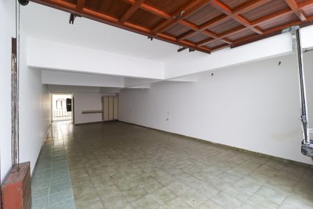 Casa para alugar com 225m², 4 quartos e 6 vagas Casa para alugar com 225m², 4 quartos e 6 vagasGaragem