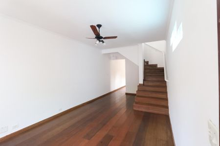 Casa para alugar com 225m², 4 quartos e 6 vagas Casa para alugar com 225m², 4 quartos e 6 vagasSala 1