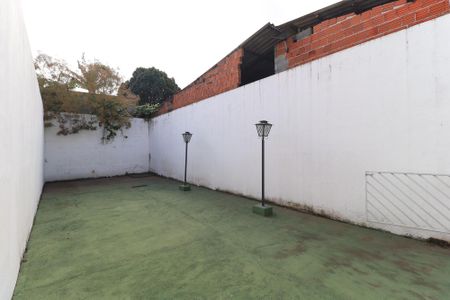 Casa para alugar com 225m², 4 quartos e 6 vagas Casa para alugar com 225m², 4 quartos e 6 vagasÁrea Externa