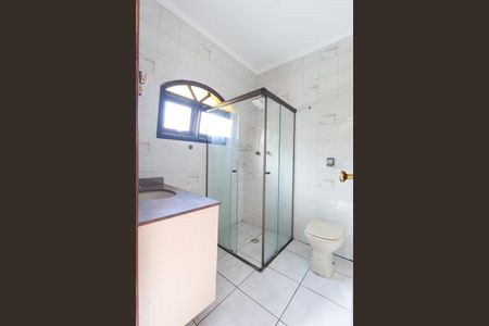 Casa para alugar com 225m², 4 quartos e 6 vagas Casa para alugar com 225m², 4 quartos e 6 vagasBanheiro da Suíte