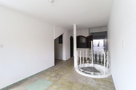 Casa para alugar com 225m², 4 quartos e 6 vagas Casa para alugar com 225m², 4 quartos e 6 vagasHall