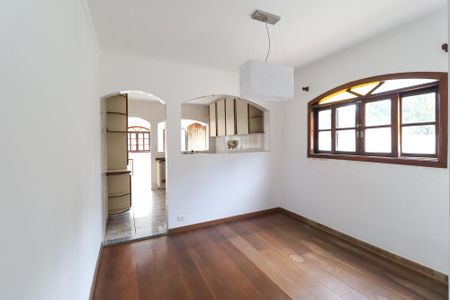 Casa para alugar com 225m², 4 quartos e 6 vagas Casa para alugar com 225m², 4 quartos e 6 vagasCopa