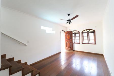 Casa para alugar com 225m², 4 quartos e 6 vagas Casa para alugar com 225m², 4 quartos e 6 vagasSala 1