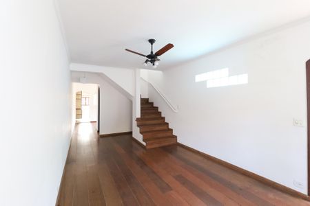 Casa para alugar com 225m², 4 quartos e 6 vagas Casa para alugar com 225m², 4 quartos e 6 vagasSala 1