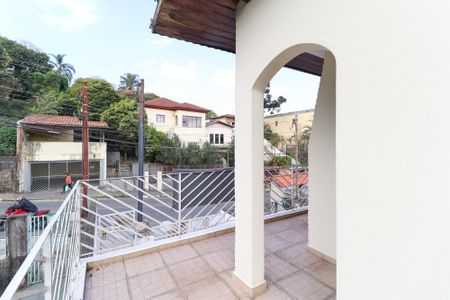 Casa para alugar com 225m², 4 quartos e 6 vagas Casa para alugar com 225m², 4 quartos e 6 vagasVaranda da Suíte