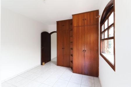 Casa para alugar com 225m², 4 quartos e 6 vagas Casa para alugar com 225m², 4 quartos e 6 vagasSuíte
