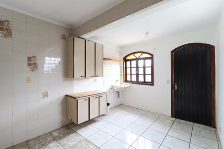 Casa para alugar com 225m², 4 quartos e 6 vagas Casa para alugar com 225m², 4 quartos e 6 vagasÁrea de Serviço