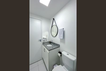 Banheiro de kitnet/studio para alugar com 1 quarto, 27m² em Vila Mariana, São Paulo